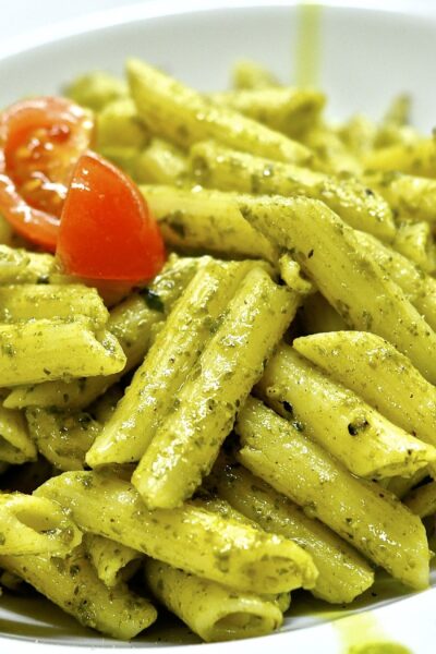 Pasta con pesto y calabaza